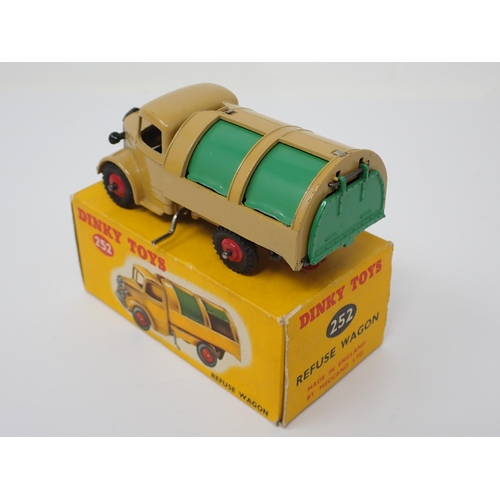 1230 - A boxed Dinky Toys No.252 Refuse Wagon