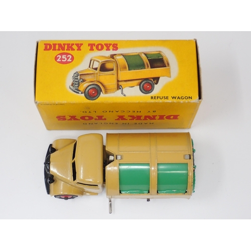 1230 - A boxed Dinky Toys No.252 Refuse Wagon