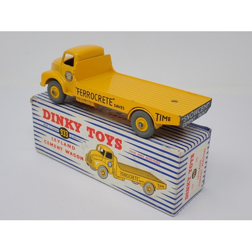 1245 - A boxed Dinky Toys No.933 Leyland Cement Wagon