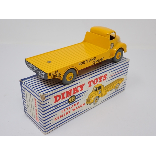 1245 - A boxed Dinky Toys No.933 Leyland Cement Wagon