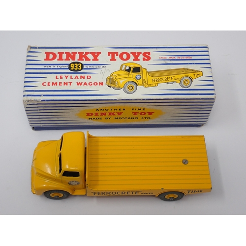 1245 - A boxed Dinky Toys No.933 Leyland Cement Wagon