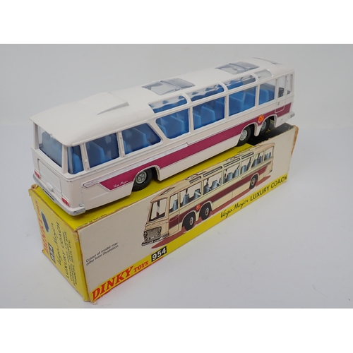 1252 - A boxed Dinky Toys No.954 Vega Major Luxury Coach