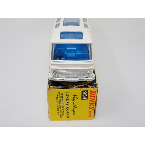 1252 - A boxed Dinky Toys No.954 Vega Major Luxury Coach