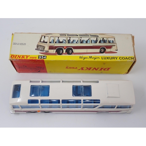 1252 - A boxed Dinky Toys No.954 Vega Major Luxury Coach