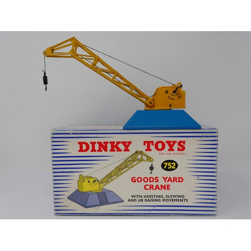 1263 - A boxed Dinky Toys No.752 Goods Yard Crane with insert