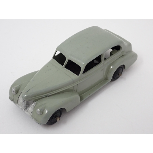 1268 - A Dinky Toys No.39B grey Oldsmobile