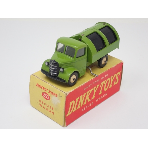 1285 - A rare boxed Dinky Toys No.252 green Refuse Wagon