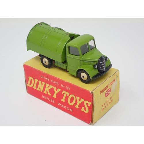 1285 - A rare boxed Dinky Toys No.252 green Refuse Wagon