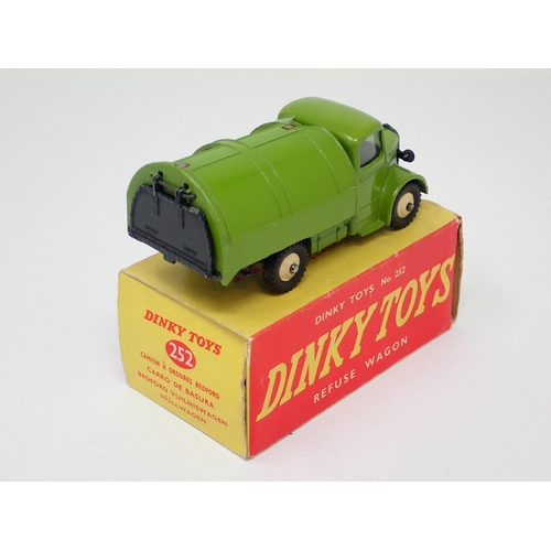 1285 - A rare boxed Dinky Toys No.252 green Refuse Wagon