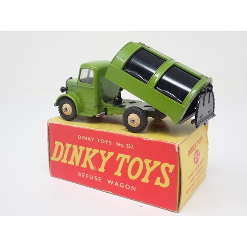 1285 - A rare boxed Dinky Toys No.252 green Refuse Wagon