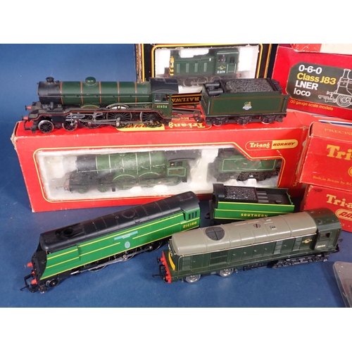 1339 - Various unboxed and incorrectly boxed 00 gauge Locomotives and Wagons including Airfix 'London Scott... 