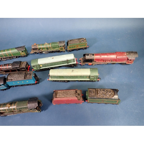 1342 - An unboxed Hornby-Dublo 2-rail 'Cardiff Castle', 'City of London', 'Golden Fleece', 0-6-2T, two Bo-B... 