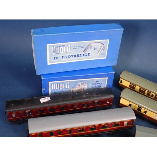 1344 - A box of Hornby-Dublo Coaches and Wagons, a boxed D1 Signal Cabin, Footbridge and Buffer Stops