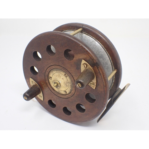 1607 - A Slater style wooden star back Fishing Reel