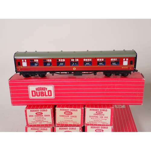 1082 - Eleven boxed Hornby-Dublo B.R. Coaches. Generally very good condition, boxes very good