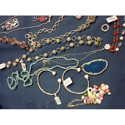 189 - A quantity of Costume Jewellery