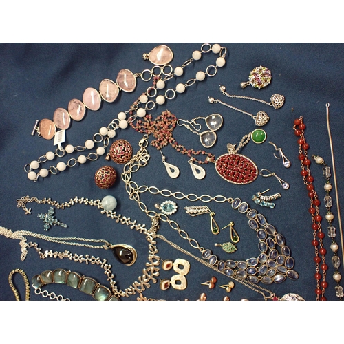 189 - A quantity of Costume Jewellery