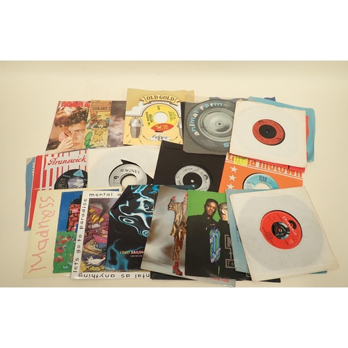 263 - An eclectic collection of approximately 400 7inch Singles. Spanning the 60's, 70's, 80's & later. Ar... 