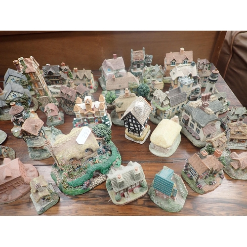 299 - A collection of Lilliput Lane Cottages