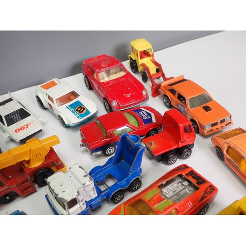 552 - A box of Matchbox and other diecast Models