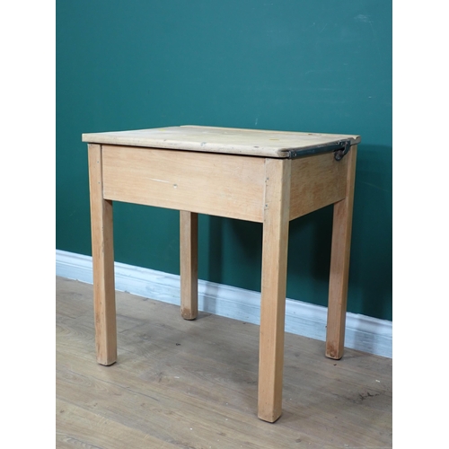 634A - A child's Desk