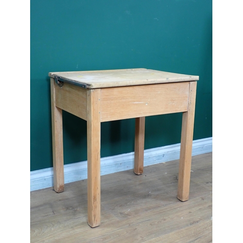 634A - A child's Desk