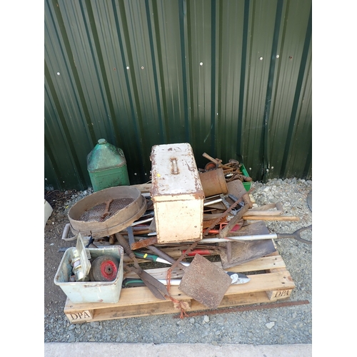 681 - A quantity of garden and workshop Tools, an Oil Can, a wooden Garden Sieve, etc