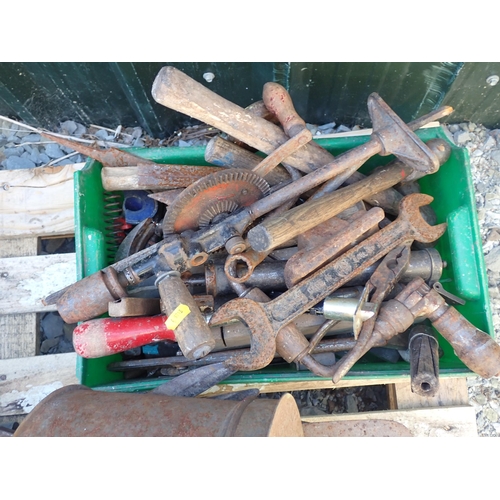 681 - A quantity of garden and workshop Tools, an Oil Can, a wooden Garden Sieve, etc