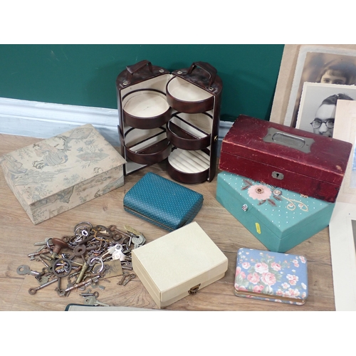 805 - A box of Jewellery Boxes and Keys