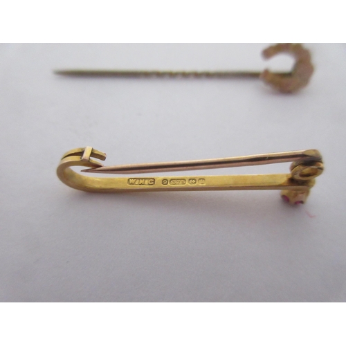 150 - An Edward VII 9ct gold Bar Brooch, set ruby, Birmingham 1908, and a 9ct gold horseshoe Stick Pin