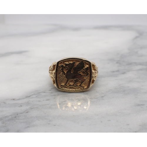 172 - A 9ct gold gentleman's Signet Ring embossed dragon, approx 8.20gms, ring size U *AMENDMENT* NOT CLOG... 