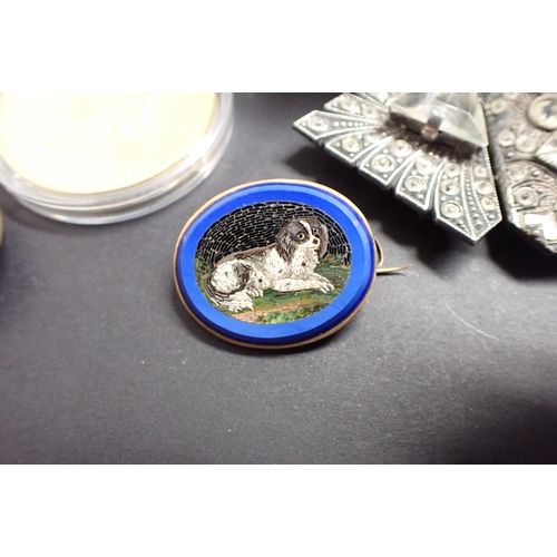 201 - A micro mosaic Brooch of a King Charles Spaniel, a single 15ct gold Cufflink, single Earring set pea... 