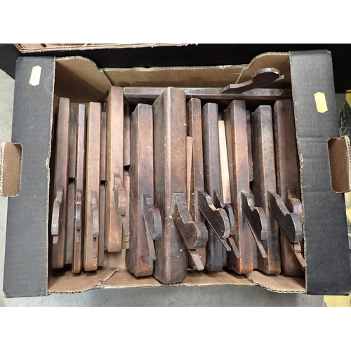 559 - A quantity of moulding planes, saws and woodworking tools