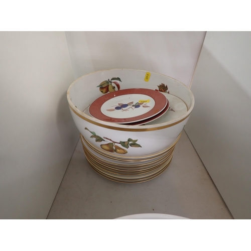 576 - A quantity of Royal Worcester oven to tableware