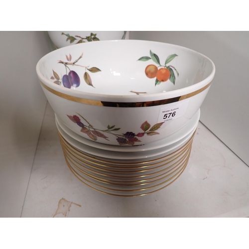 576 - A quantity of Royal Worcester oven to tableware