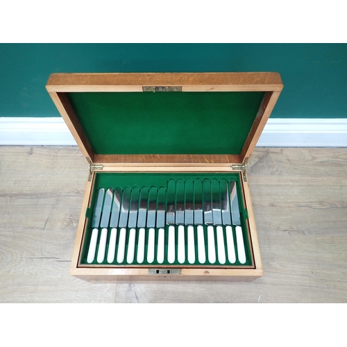 607 - An oak cased Canteen of plated cutlery bearing engraved cartouche