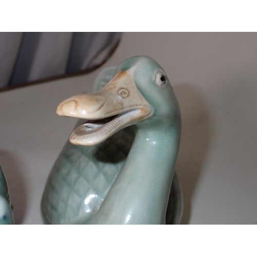 260 - A quantity of ceramic Duck Ornaments and Table Lamp