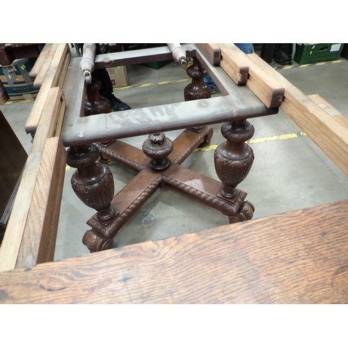 635 - A Victorian oak extending Dining Table mounted on bulbous carved supports and scroll feet (lacking s... 