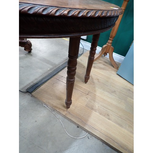 635 - A Victorian oak extending Dining Table mounted on bulbous carved supports and scroll feet (lacking s... 