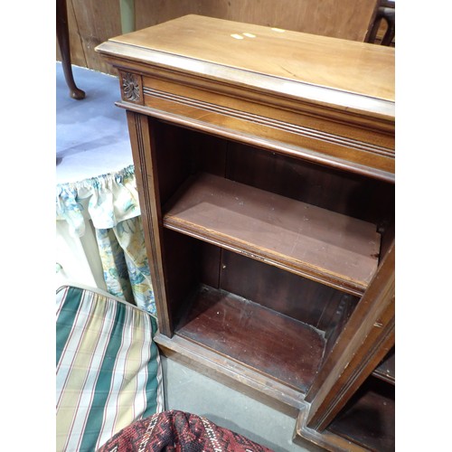 729 - A Victorian walnut breakfront Bookcase of three bays with adjustable shelves 6ft 8in W x 3ft 3in H