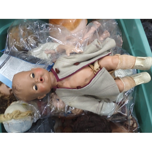 656 - A quantity of Dolls, Games, etc