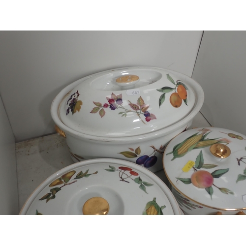 662 - A quantity of Royal Worcester Evesham oven to table ware including covered Tureens, Souffle Dish, Fl... 