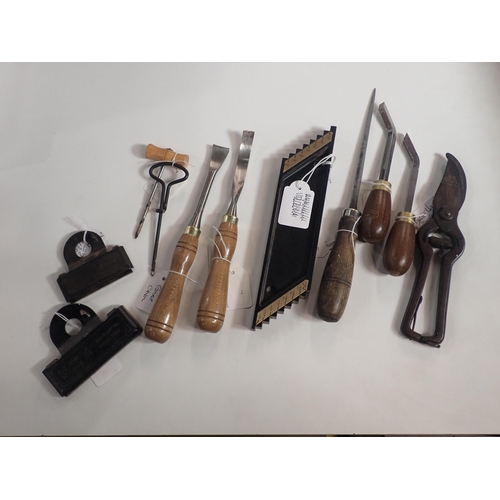 674 - A quantity of woodworking hand Tools including a spoon gouge Chisel, a swan neck chisel, a mortice c... 