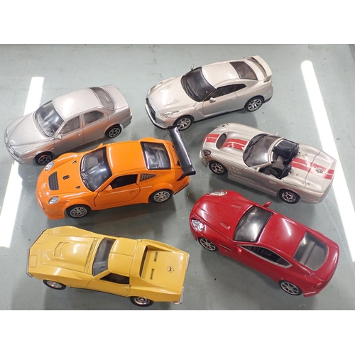 679 - A tray of 24 die cast model racing cars