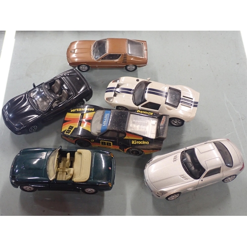 679 - A tray of 24 die cast model racing cars