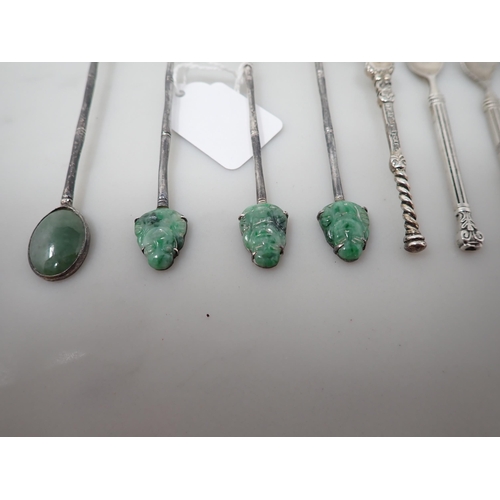 99 - Four Oriental Cocktail Spoons with green jade type hardstone finials, an Edward VII silver Spoon, Lo... 