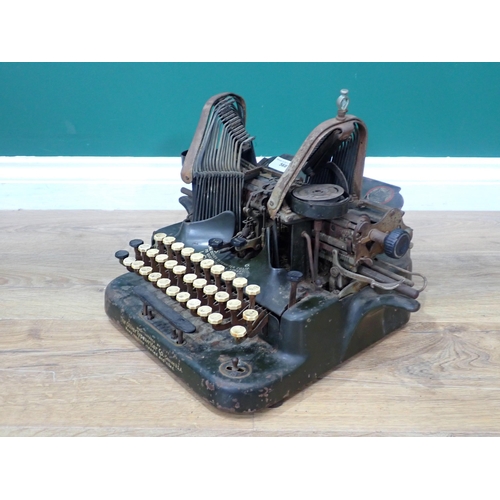 568 - An Oliver No.6 Typewriter c.1910-14, Serial No. 
D1561. Launched in 1894, manufacture of the Oliver ... 