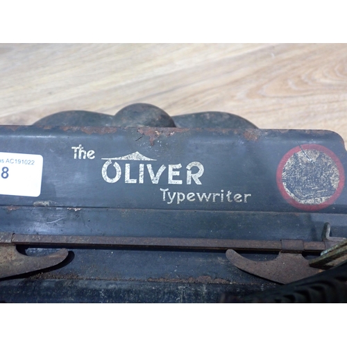 568 - An Oliver No.6 Typewriter c.1910-14, Serial No. 
D1561. Launched in 1894, manufacture of the Oliver ... 