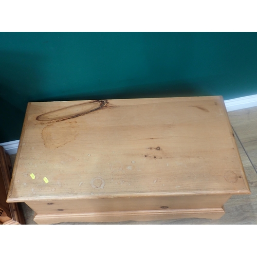 615 - A Georgian style pine set of Drawers mounted on shaped ogee bracket feet 2ft 7in H x 1ft 8in W and a... 