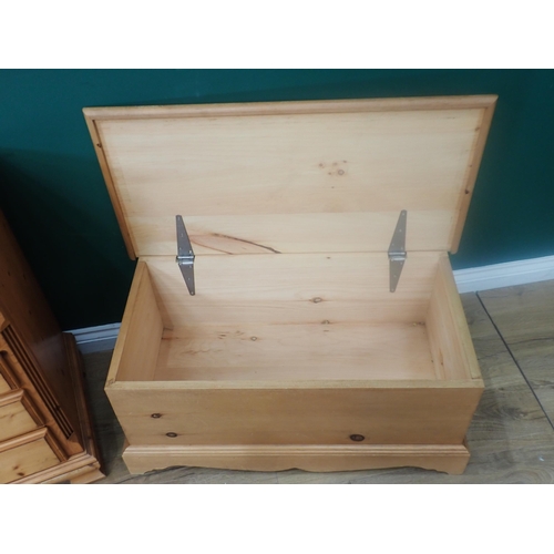 615 - A Georgian style pine set of Drawers mounted on shaped ogee bracket feet 2ft 7in H x 1ft 8in W and a... 